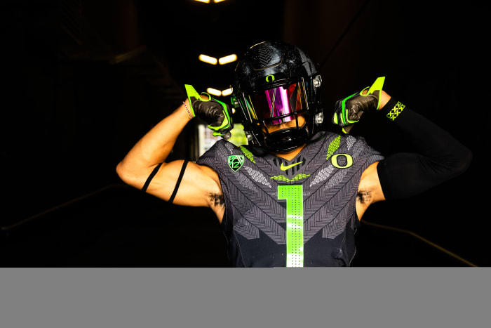Sategna flexes in the tunnel leading to Autzen Stadium during his Oregon official visit this summer.